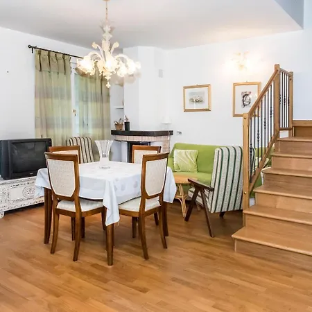 S287 - Sirolo, Con Giardino Vicino Al Centro Сироло