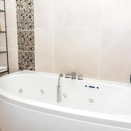 S287 - Sirolo, Con Giardino Vicino Al Centro Sirolo
